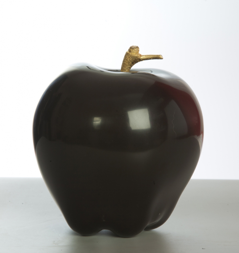 Ябълка в черно image 1